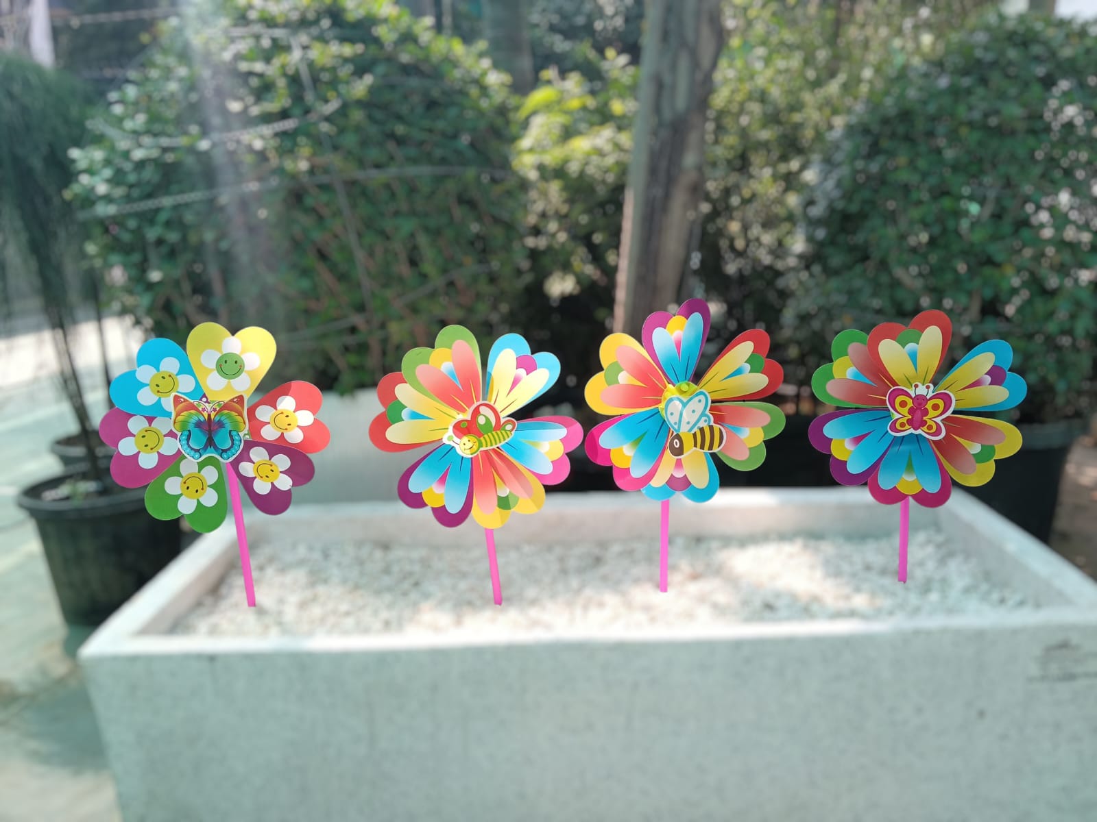 (AA) Decorative cartoon Flower Windmill / Colorful Rainbow Windmills for Party Favors and Outdoor Lawn Flower Yard Decoration /Back Garden Nursery