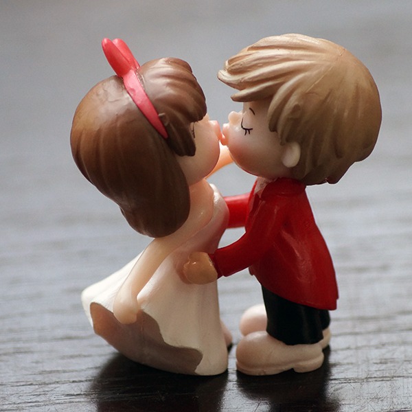 Kissing Couple Fairy Garden Miniature Toys - Back Garden Nursery