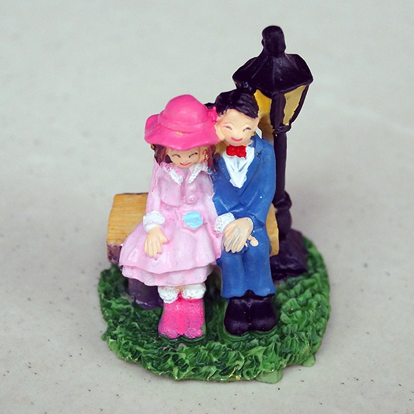 Miniature Couple Under Lamp Fairy Garden Ornament - Back Garden Nursery
